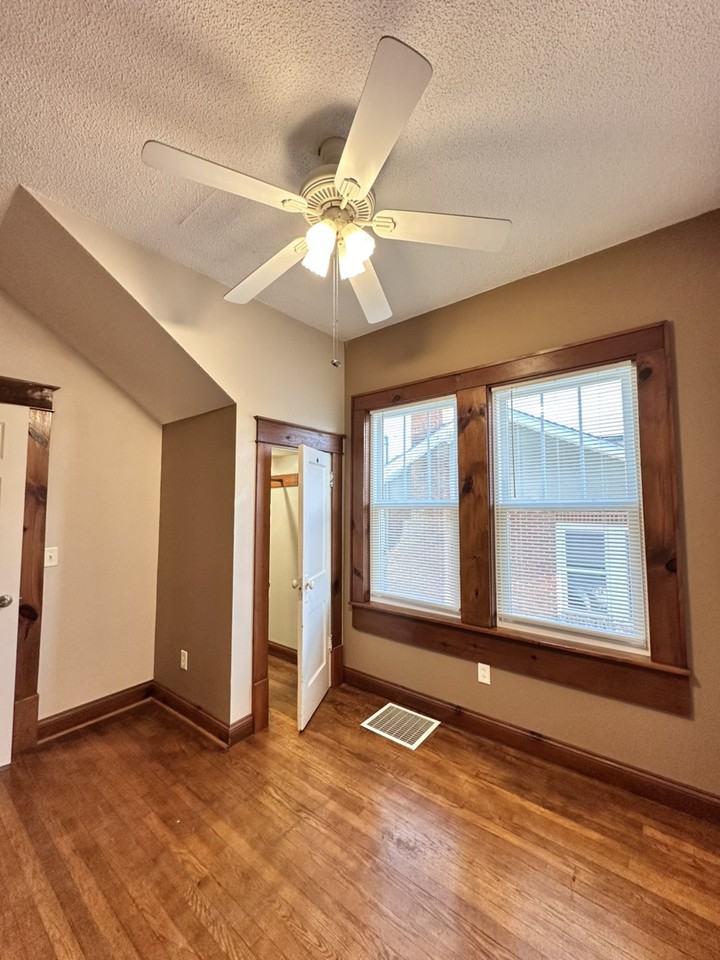 923 East Hillcrest Drive - Photo 5 of 20