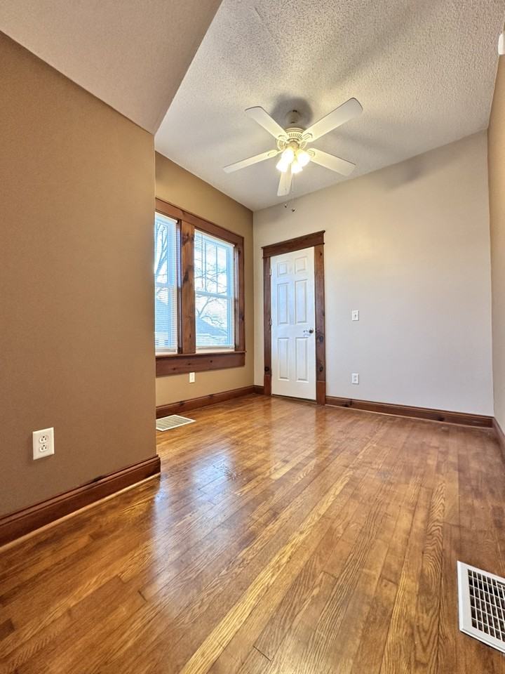 923 East Hillcrest Drive - Photo 7 of 20