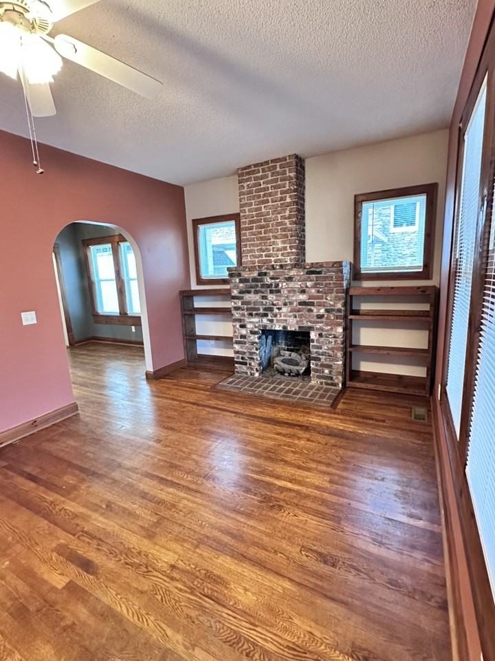 923 East Hillcrest Drive - Photo 3 of 20