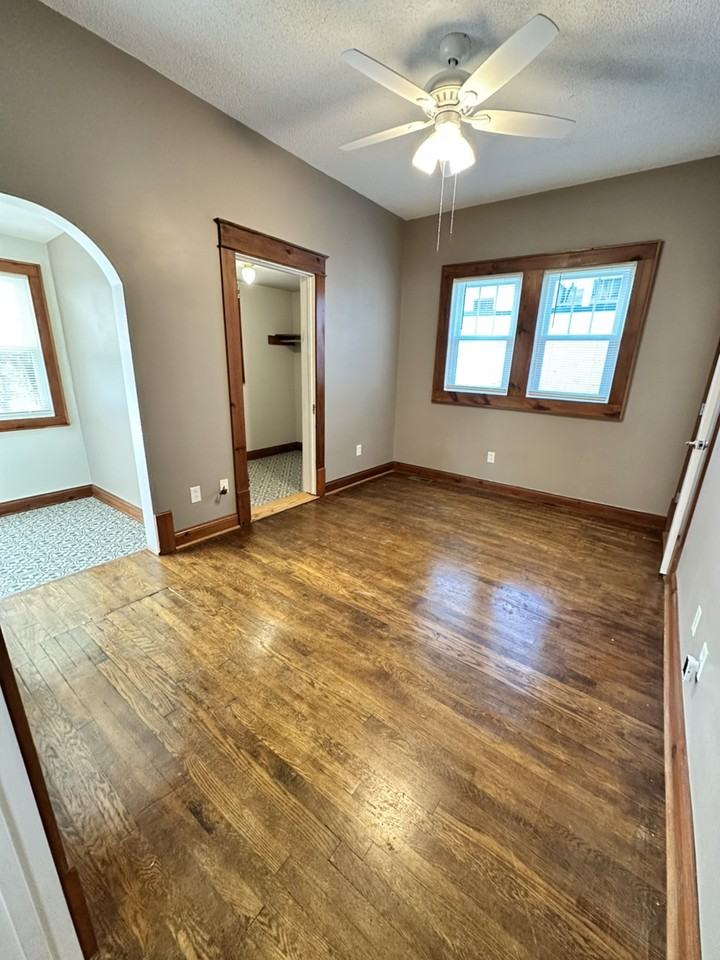 923 East Hillcrest Drive #2 - Photo 3 of 21