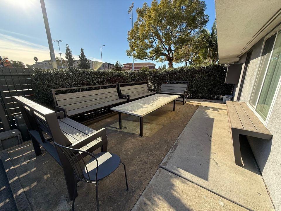 925 W 30th St - Photo 3 of 30