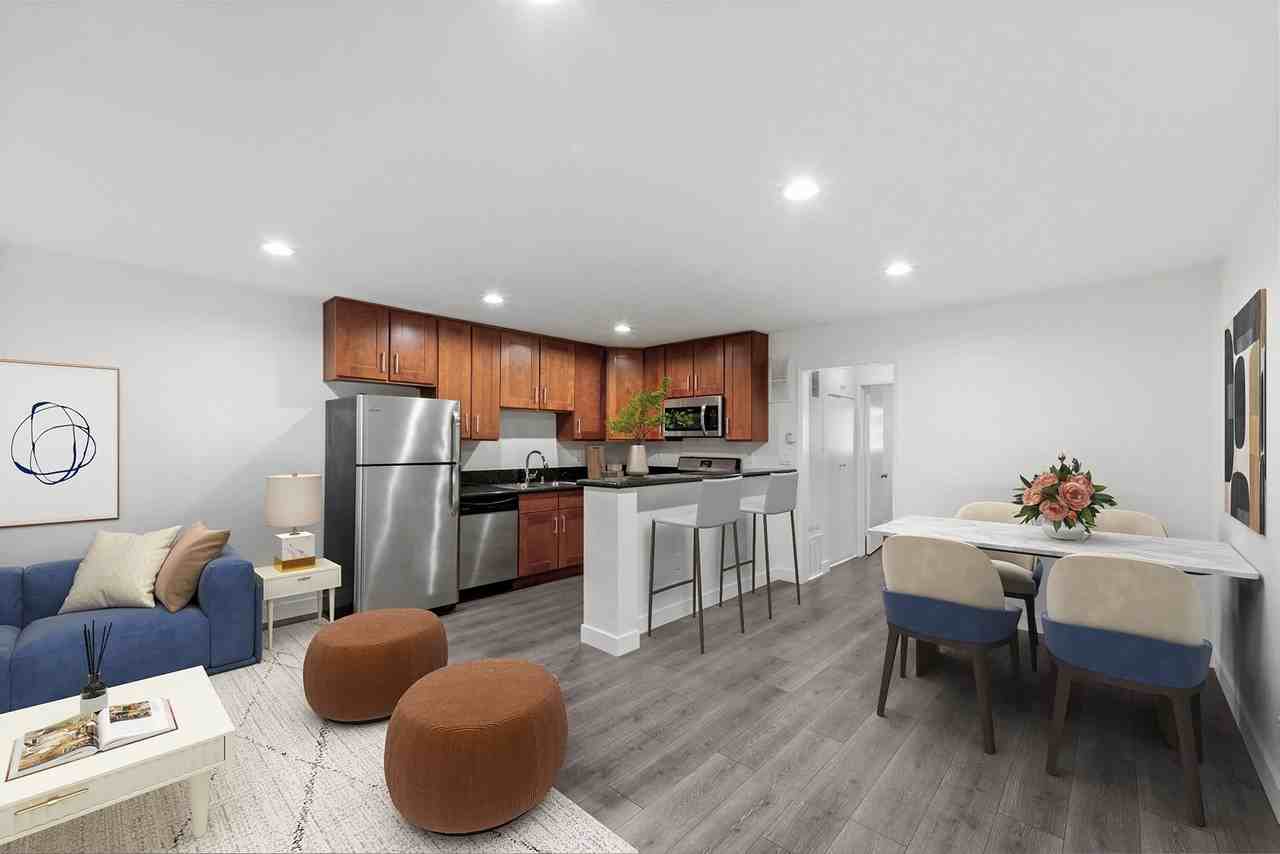 925 W 30th St - Photo 7 of 30