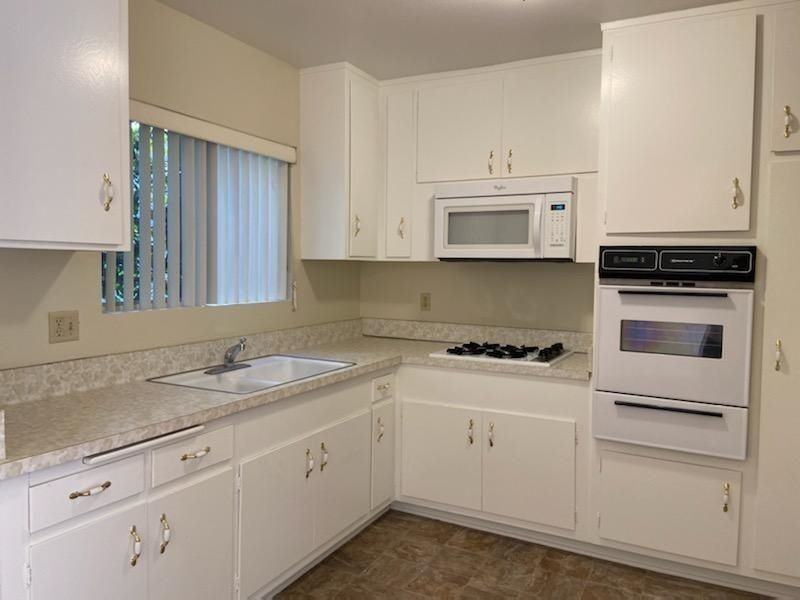 4415 Ocean View Blvd - Photo 7 of 39