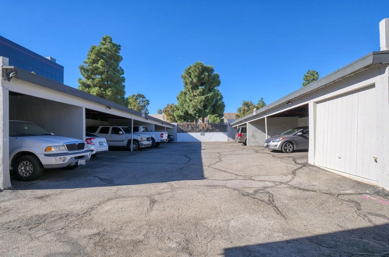 21023 Amie Ave - Photo 7 of 46