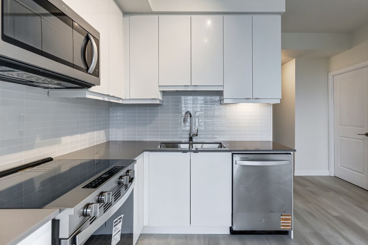 3260 Sheppard Avenue East #1702 - Photo 7 of 21