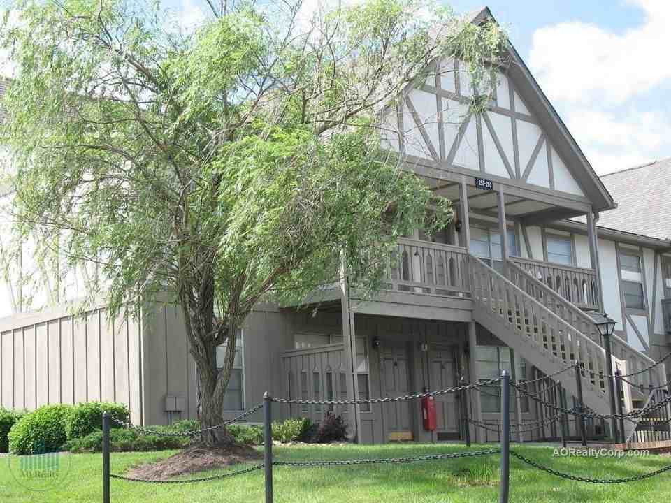 Londontown Apartments - Photo 3 of 15