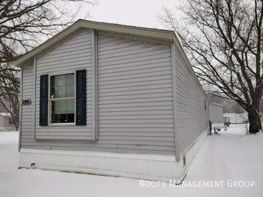 2301 Aurora Ave - Photo 2 of 11