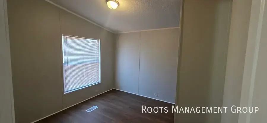 5523 Rivercreek Dr #109 - Photo 4 of 9