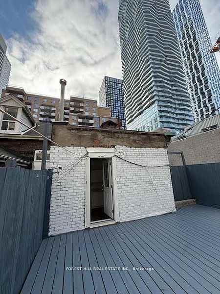 132 Dundas St E - Photo 3 of 6