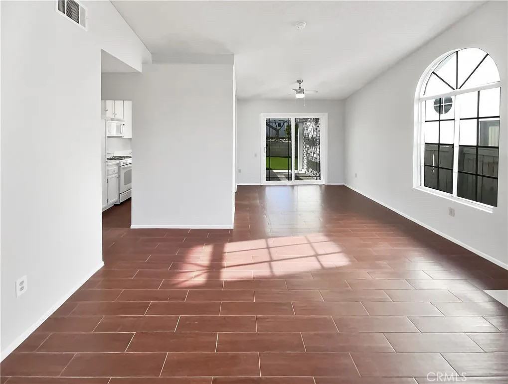 12362 Highgate Ave - Photo 3 of 10