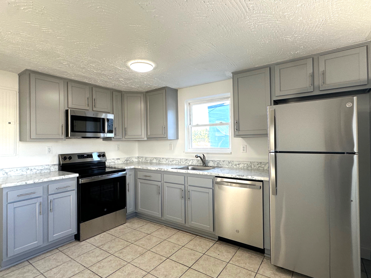 939 N Fletcher Ave Lowr - Photo 3 of 11