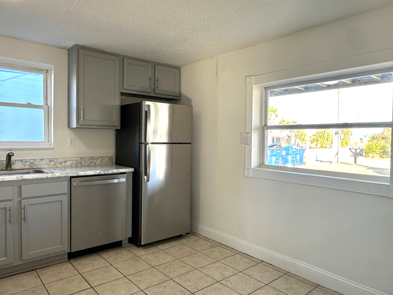 939 N Fletcher Ave Lowr - Photo 5 of 11