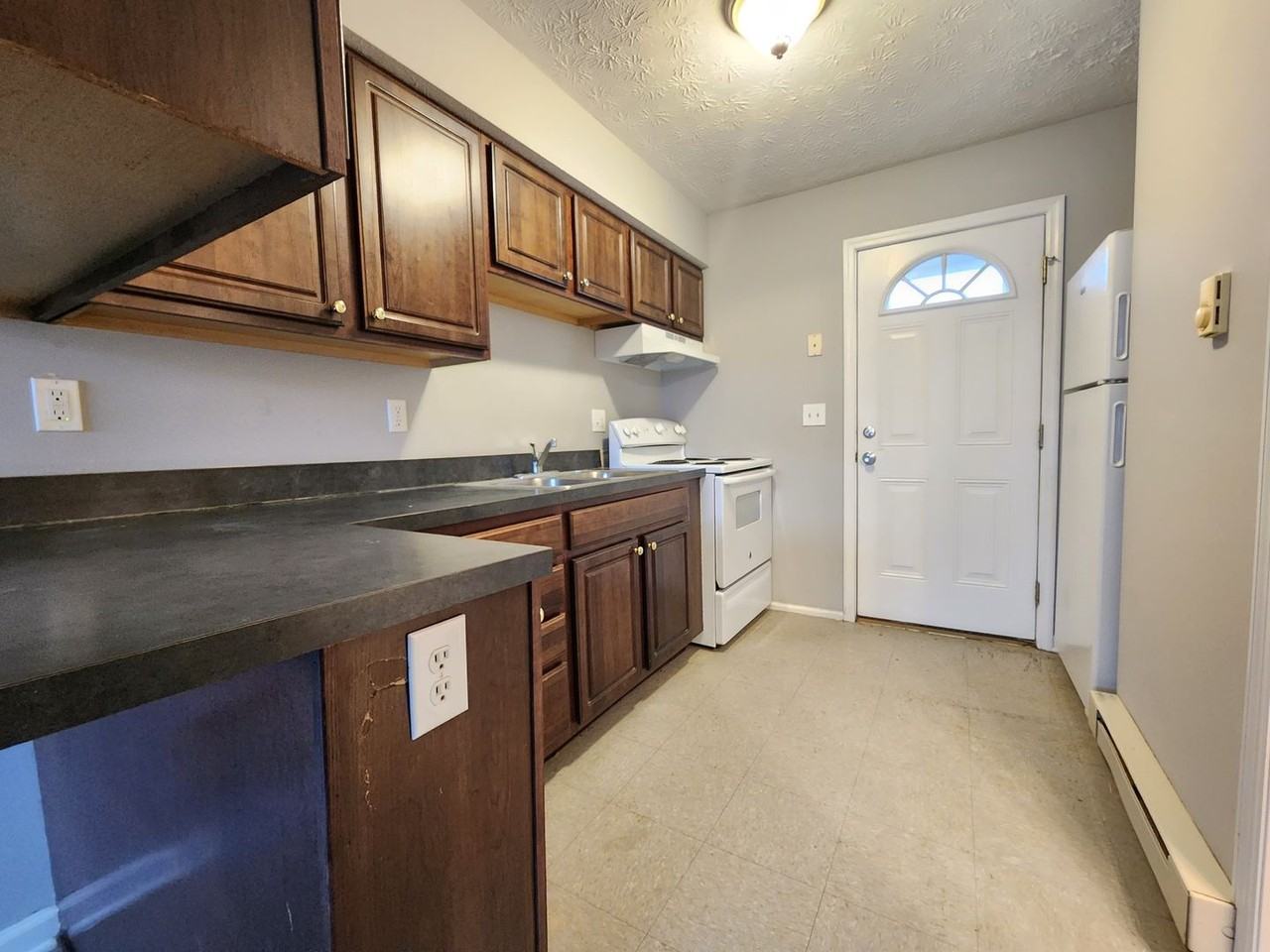 1784 Lisle Ave - Photo 4 of 13