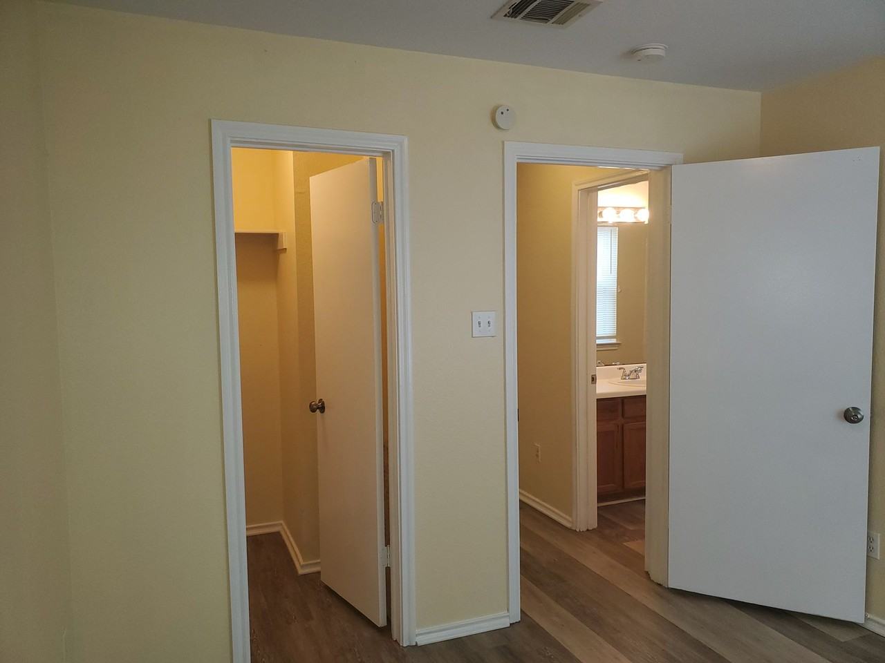 1020 Christopher Ave - Photo 3 of 50