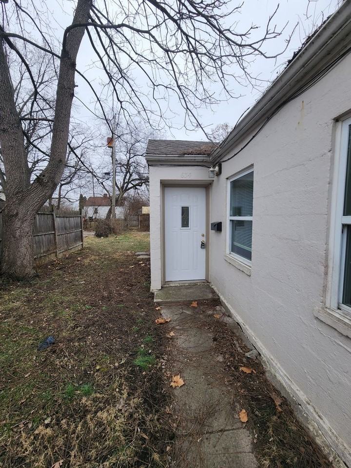 634 S Wheatland Ave - Photo 2 of 13