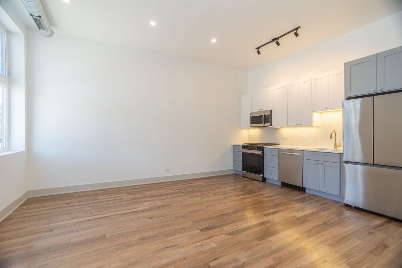 2028-2030 N Oakley - Photo 4 of 20