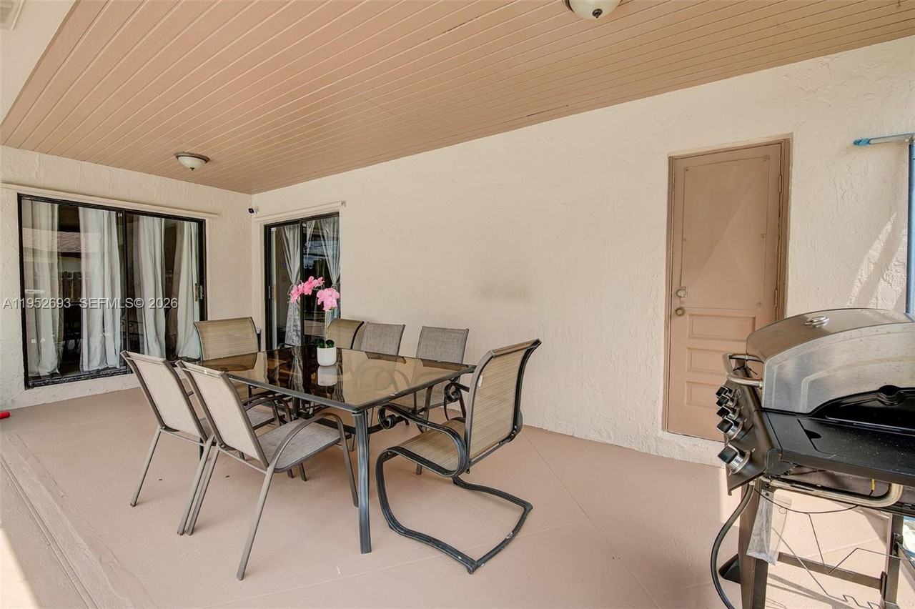 11909 Sw 48th Ct #11909 - Photo 6 of 20