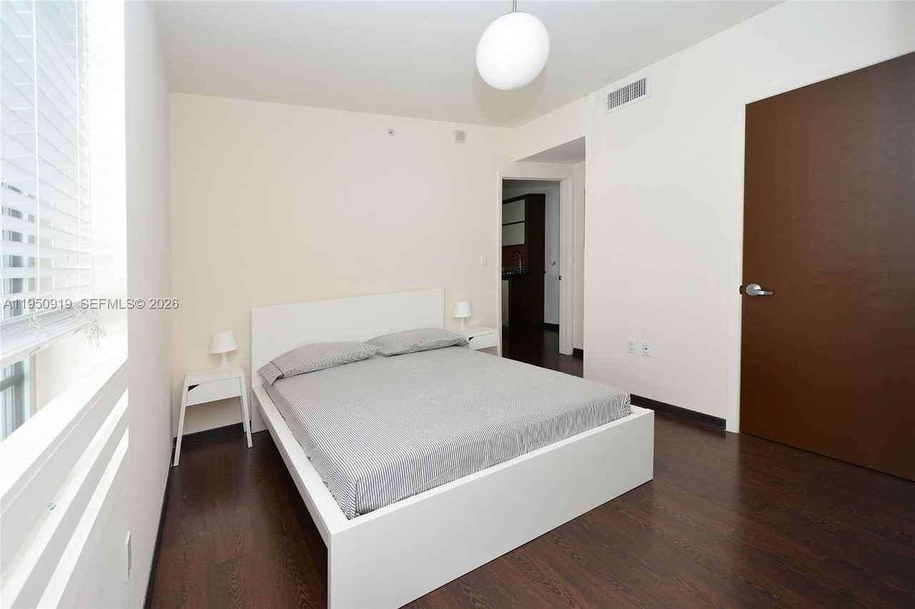 435 21st St #435-205 - Photo 3 of 11