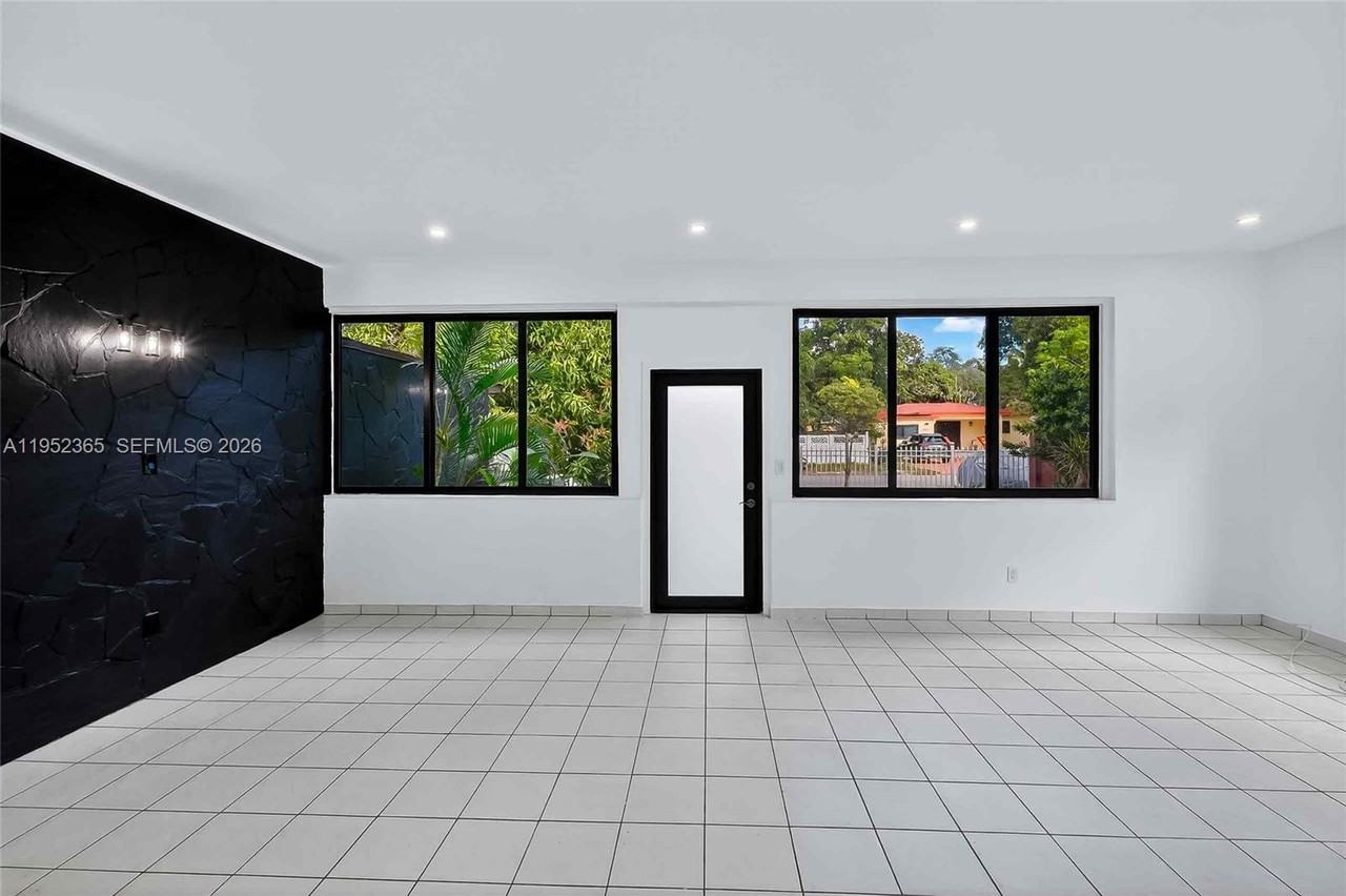 524 Ne 160th Ter #524 - Photo 2 of 37