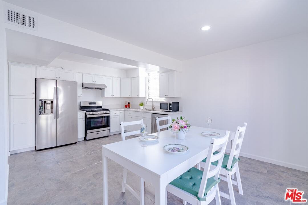 1017 S Bedford St #1017-2 - Photo 2 of 16