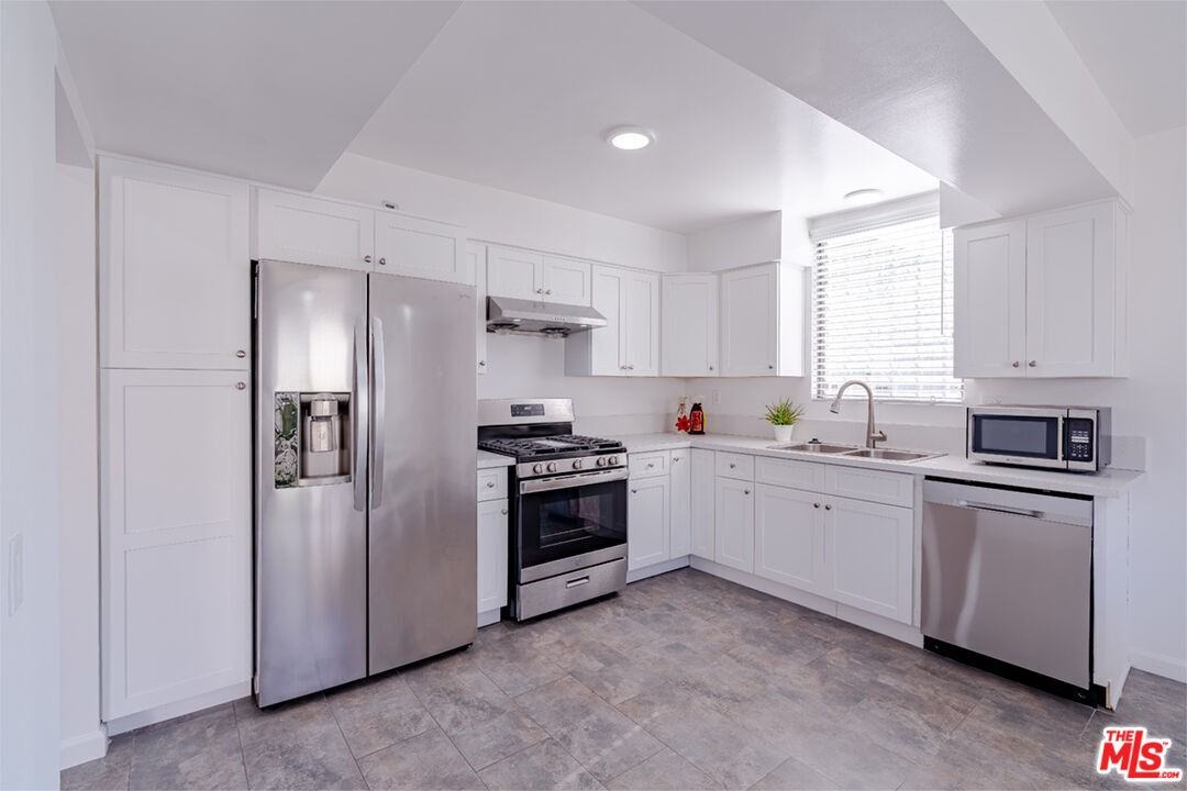 1017 S Bedford St #1017-2 - Photo 3 of 16