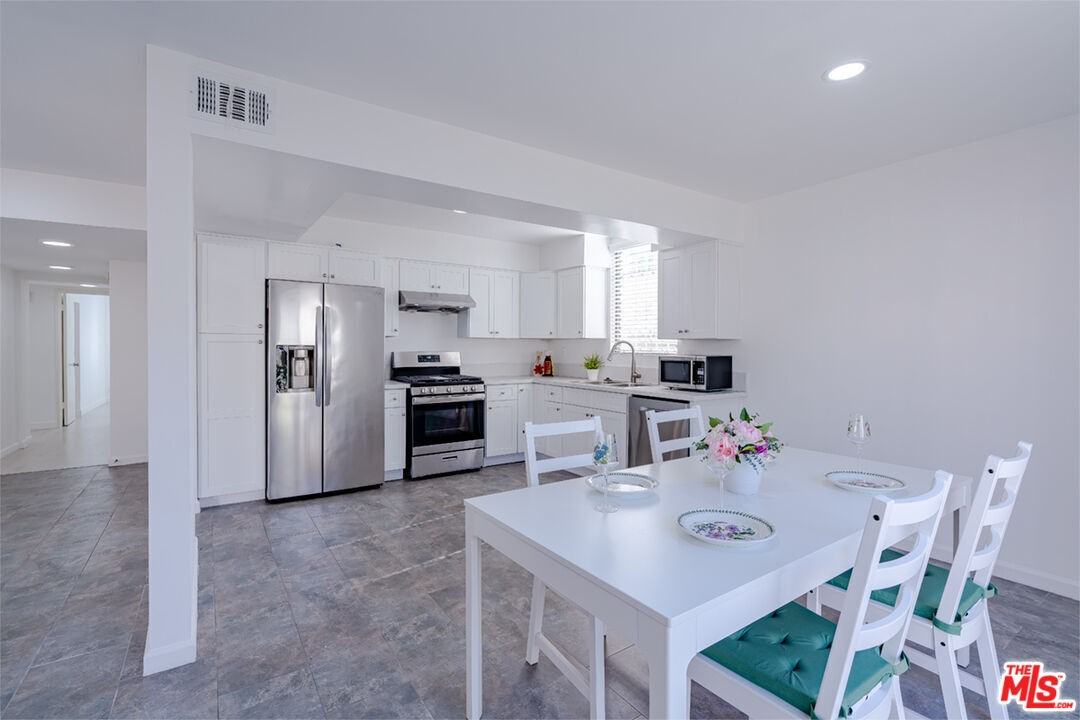 1017 S Bedford St #1017-2 - Photo 4 of 16