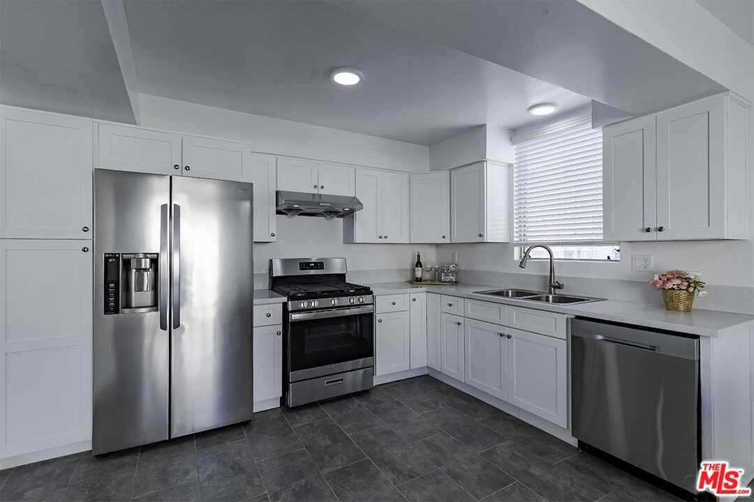 1017 S Bedford St #1017-2 - Photo 5 of 16