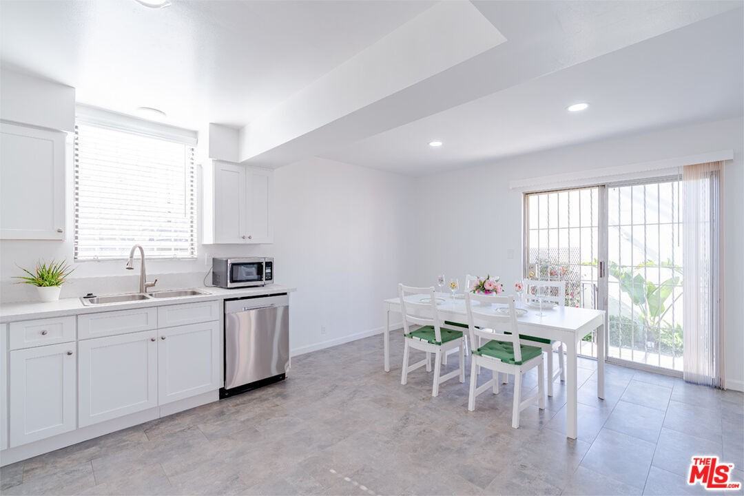 1017 S Bedford St #1017-2 - Photo 6 of 16