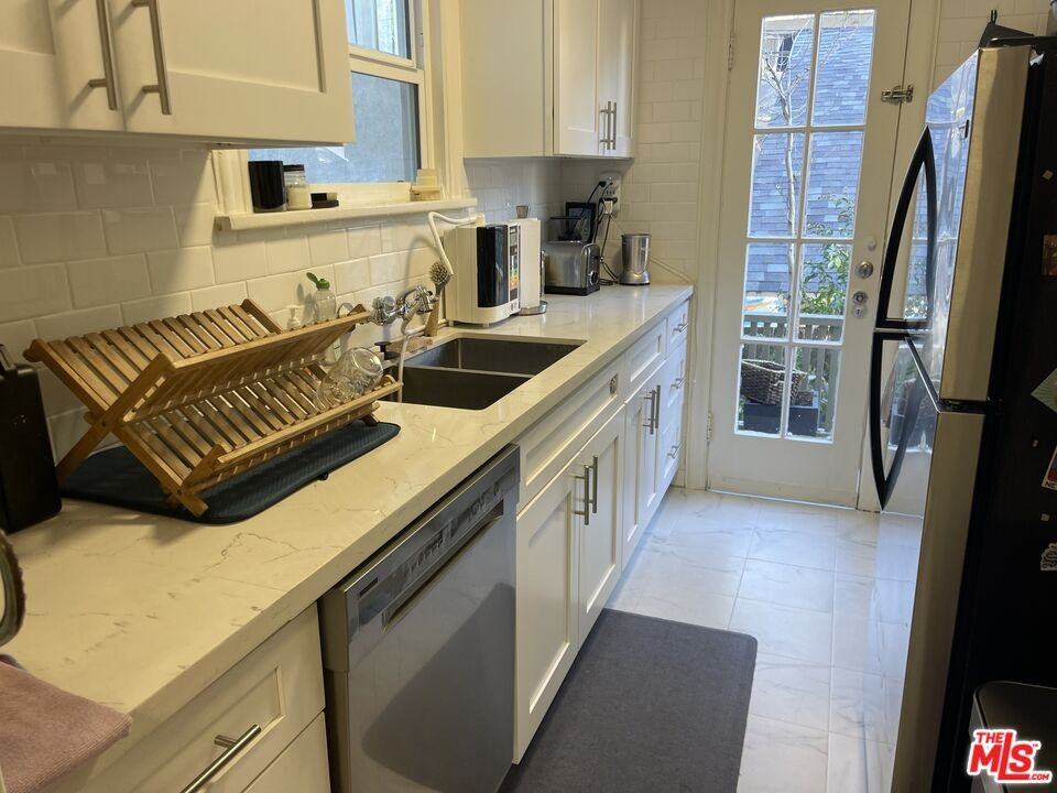 1445 N Alta Vista Blvd #1445 - Photo 4 of 9