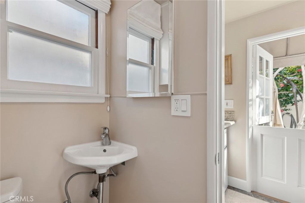 413 Dahlia Ave #413B - Photo 4 of 13