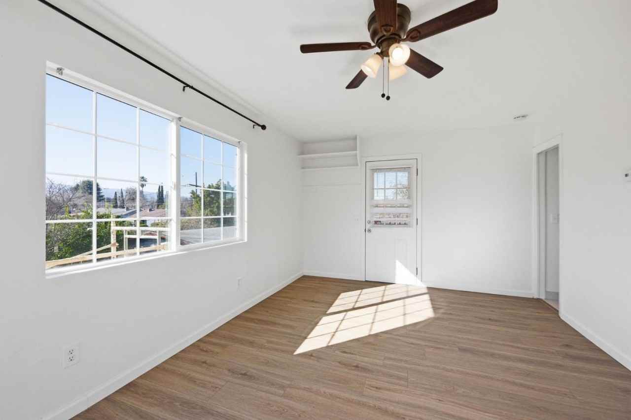 614A Redwood Ave #614 - Photo 3 of 20