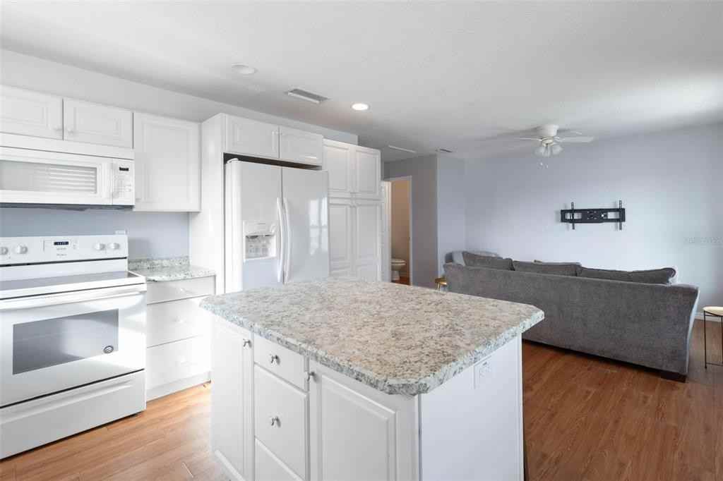 601 S Central Ave #601A - Photo 3 of 40