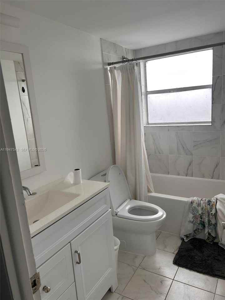 1881 Washington Ave #18818F - Photo 2 of 13