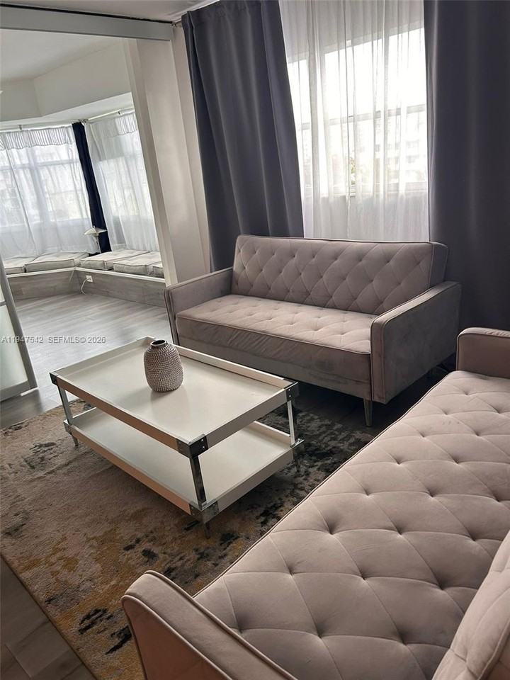 1881 Washington Ave #18818F - Photo 4 of 13