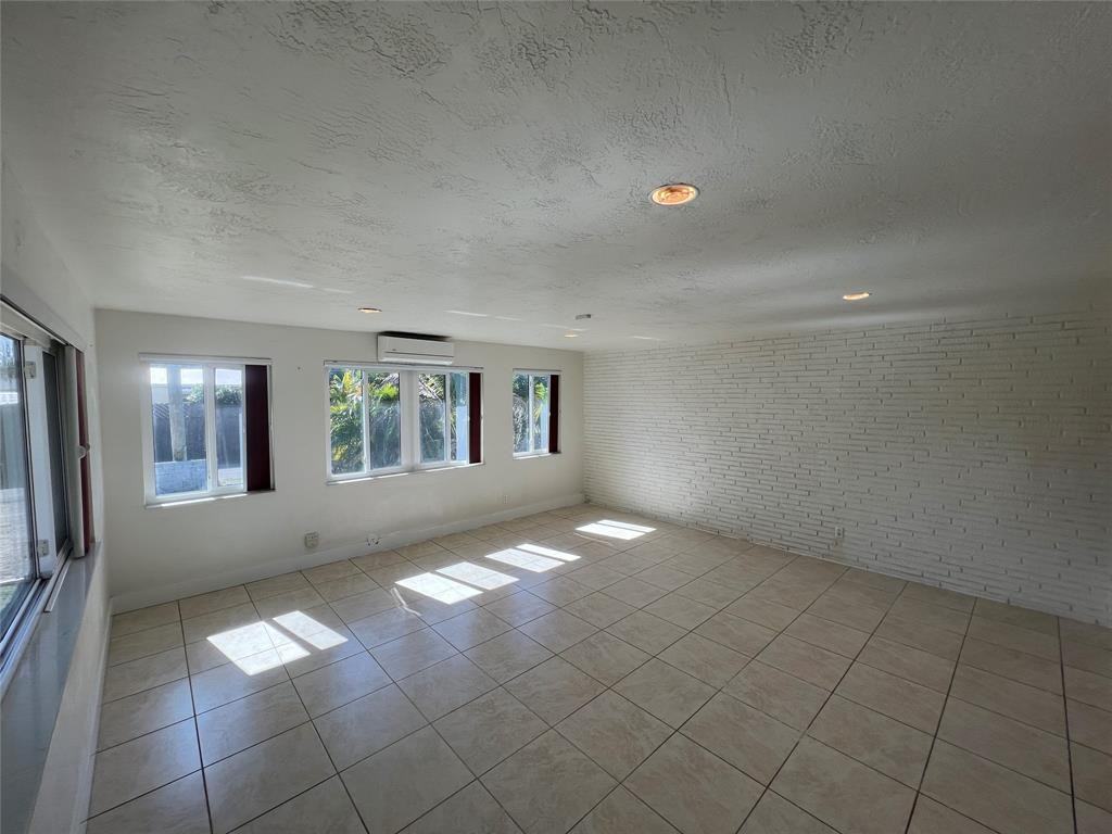 2648 Cleveland St #2648-2 - Photo 5 of 19