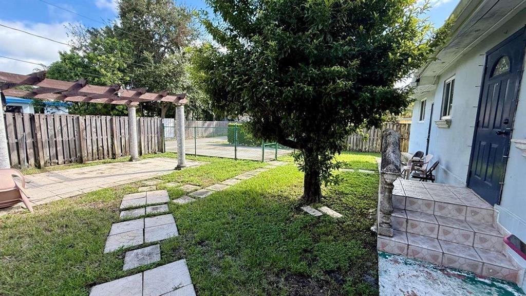 1935 Fletcher St #1935B - Photo 7 of 13