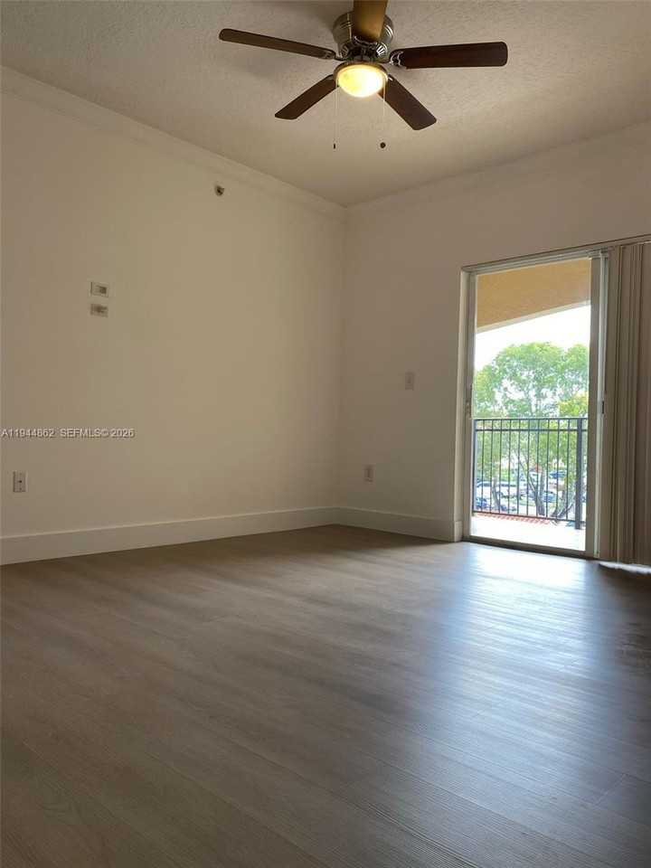 220 Sw 116th Ave #220-15303 - Photo 4 of 7