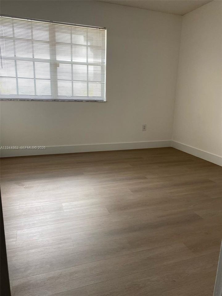 220 Sw 116th Ave #220-15303 - Photo 6 of 7