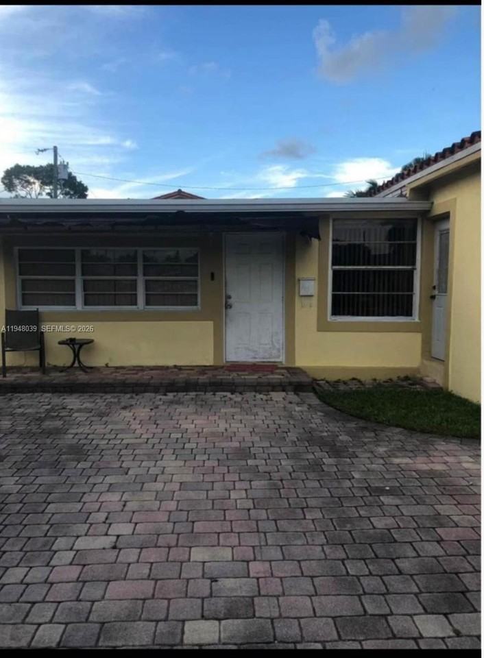 411 W 31st Pl #411-1 - Photo 2 of 6