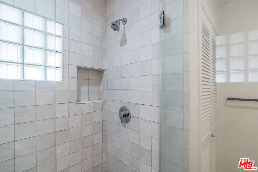 1275 N Harper Ave #1275-15 - Photo 5 of 27