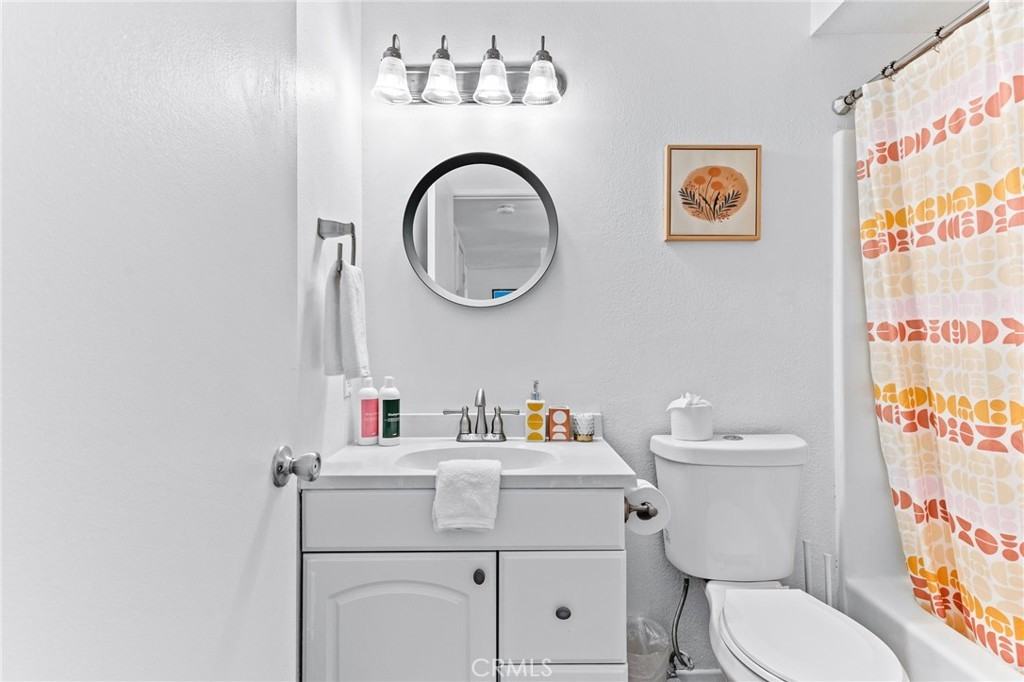 2564 N Aurora Dr #2564 - Photo 5 of 31