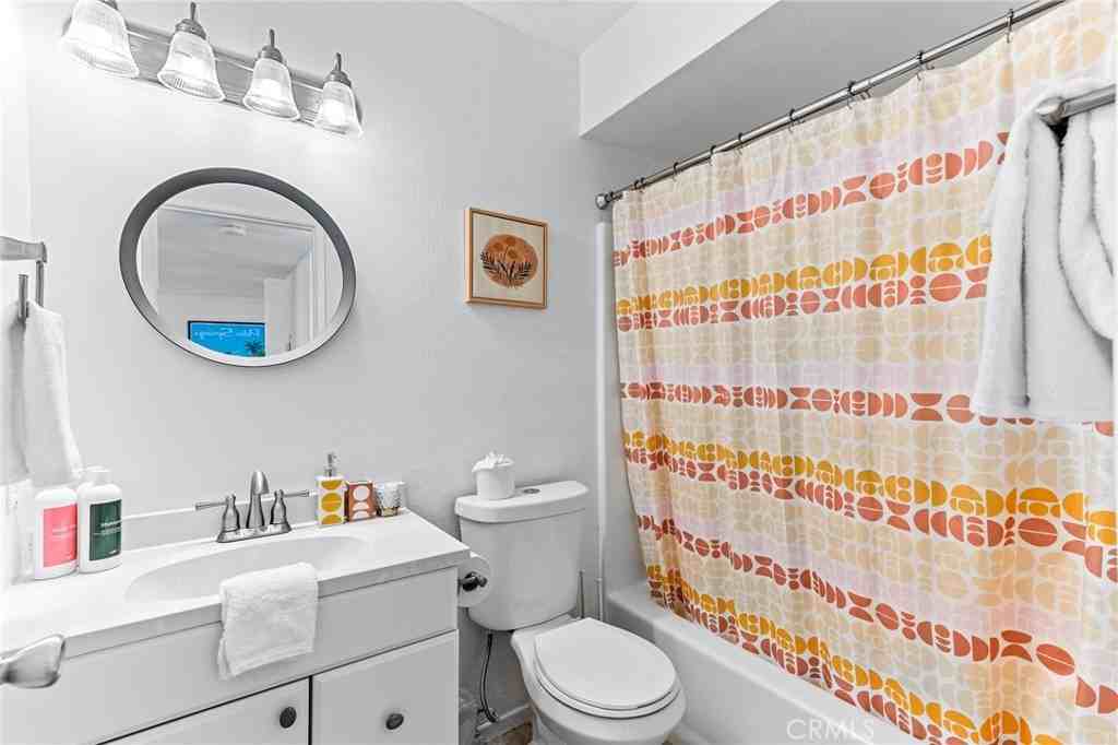 2564 N Aurora Dr #2564 - Photo 6 of 31