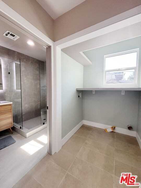 713 Devirian Pl #713 - Photo 4 of 24