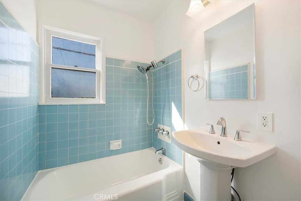 1126 Chelsea Ave #1126B - Photo 2 of 14