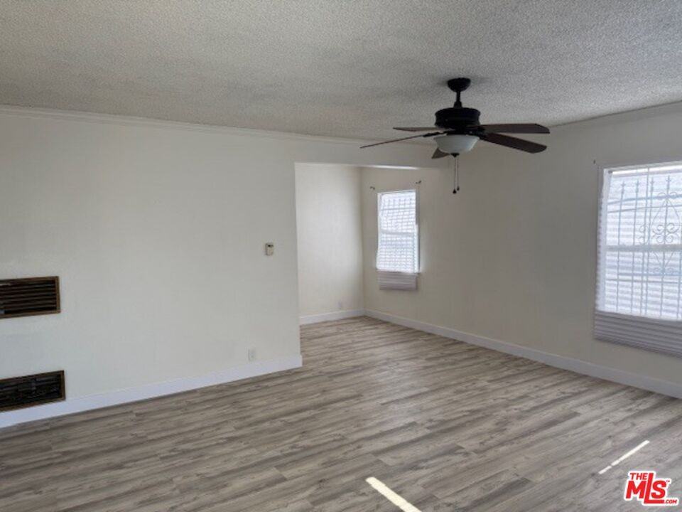 3726 W 112th St #3726 - Photo 2 of 33