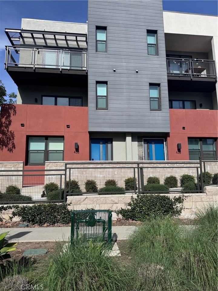 438 Hudson St #438 - Photo 3 of 29