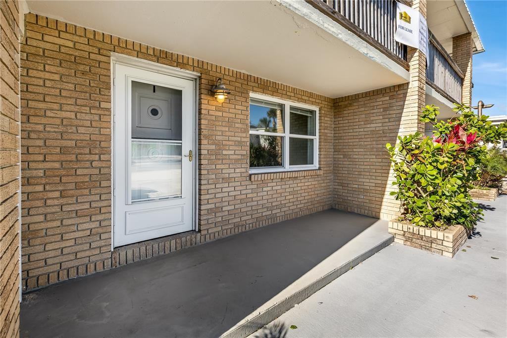 212 S Daytona Ave #212-1 - Photo 3 of 24