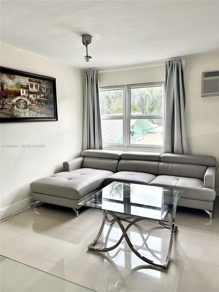 1940 Adams St #1940-3 - Photo 4 of 12