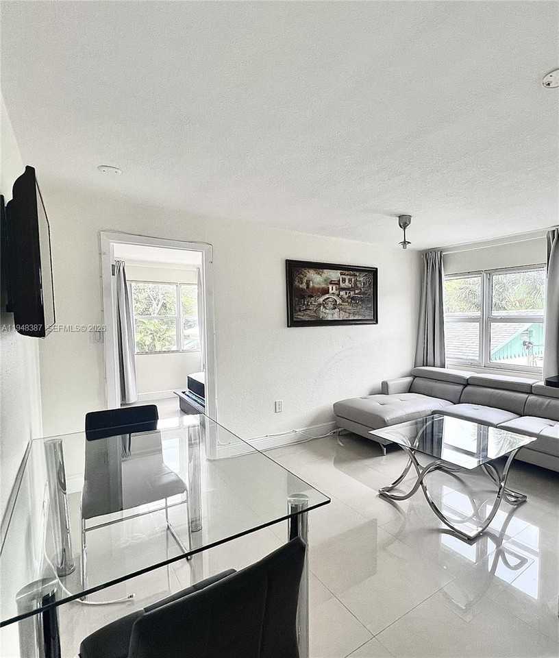 1940 Adams St #1940-3 - Photo 5 of 12