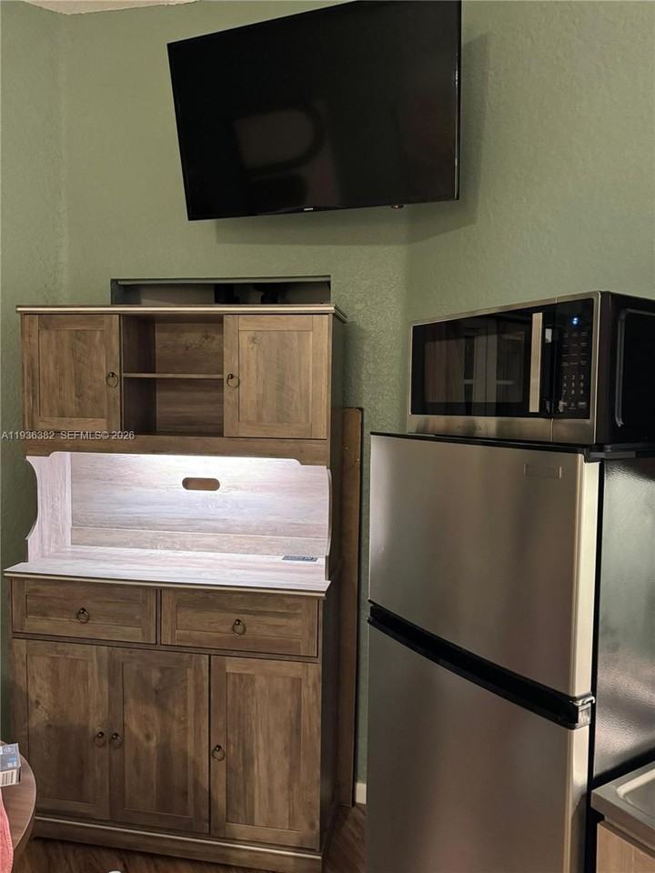 14944 Sw 132nd Ave - Photo 2 of 12